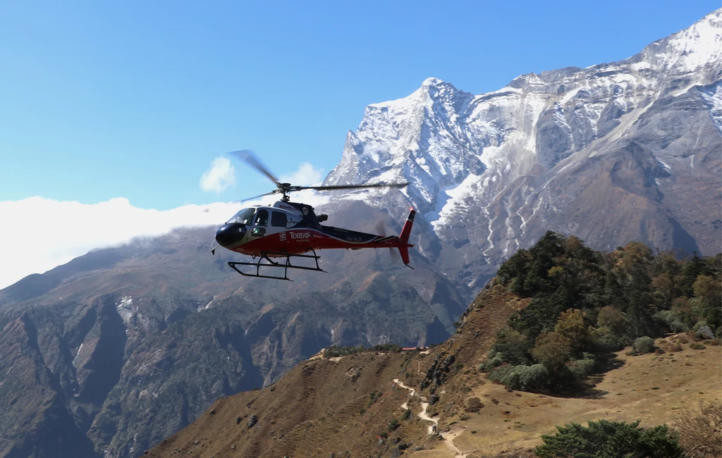 Best Time For An Everest Helicopter Tour: Month-by-month Guide