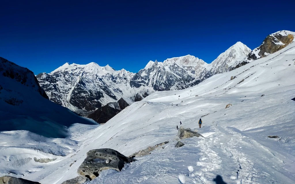 Larkya La Pass (5,160m): Complete Guide, Difficulty, Altitude & Tips